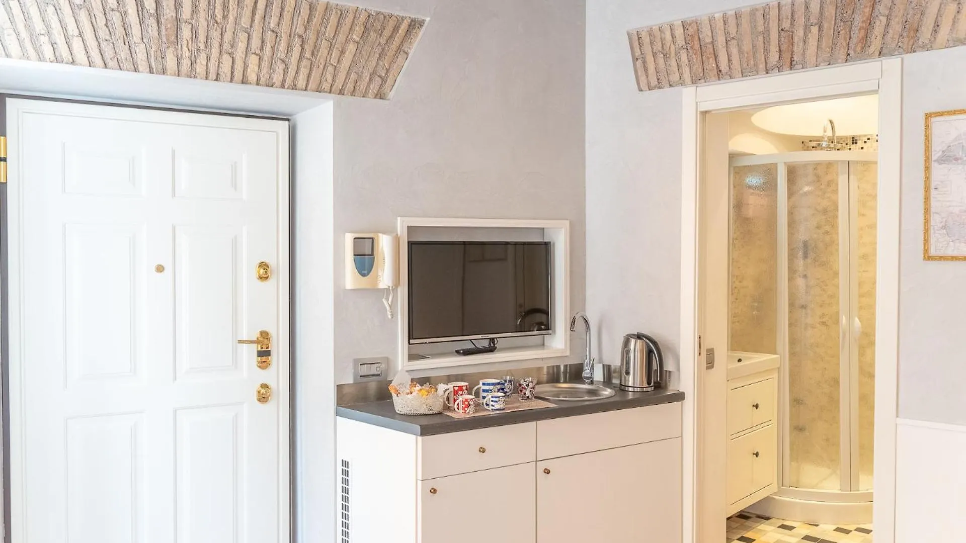 Secret Studio Retreat In The Heart Of The Ghetto By Houseeds Rom 0*,