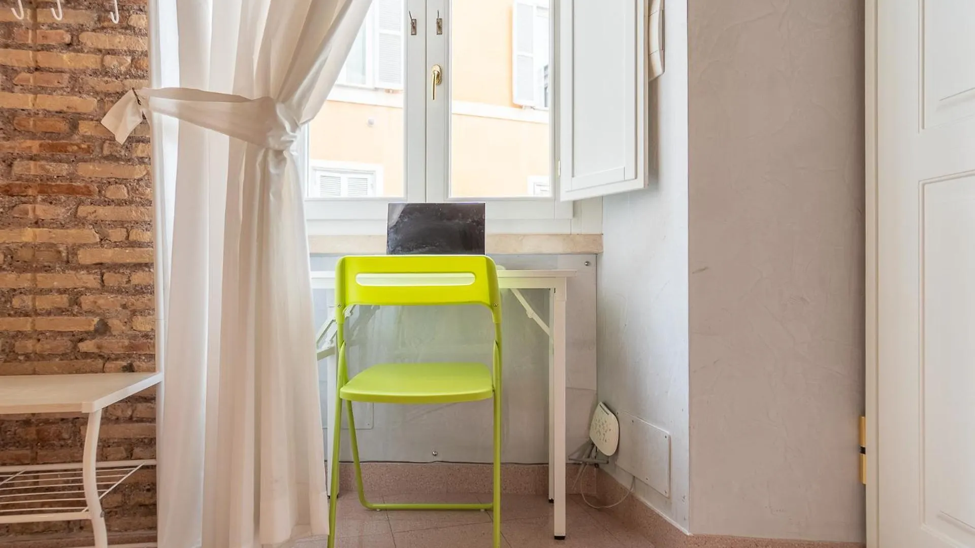 Secret Studio Retreat In The Heart Of The Ghetto By Houseeds Rom
