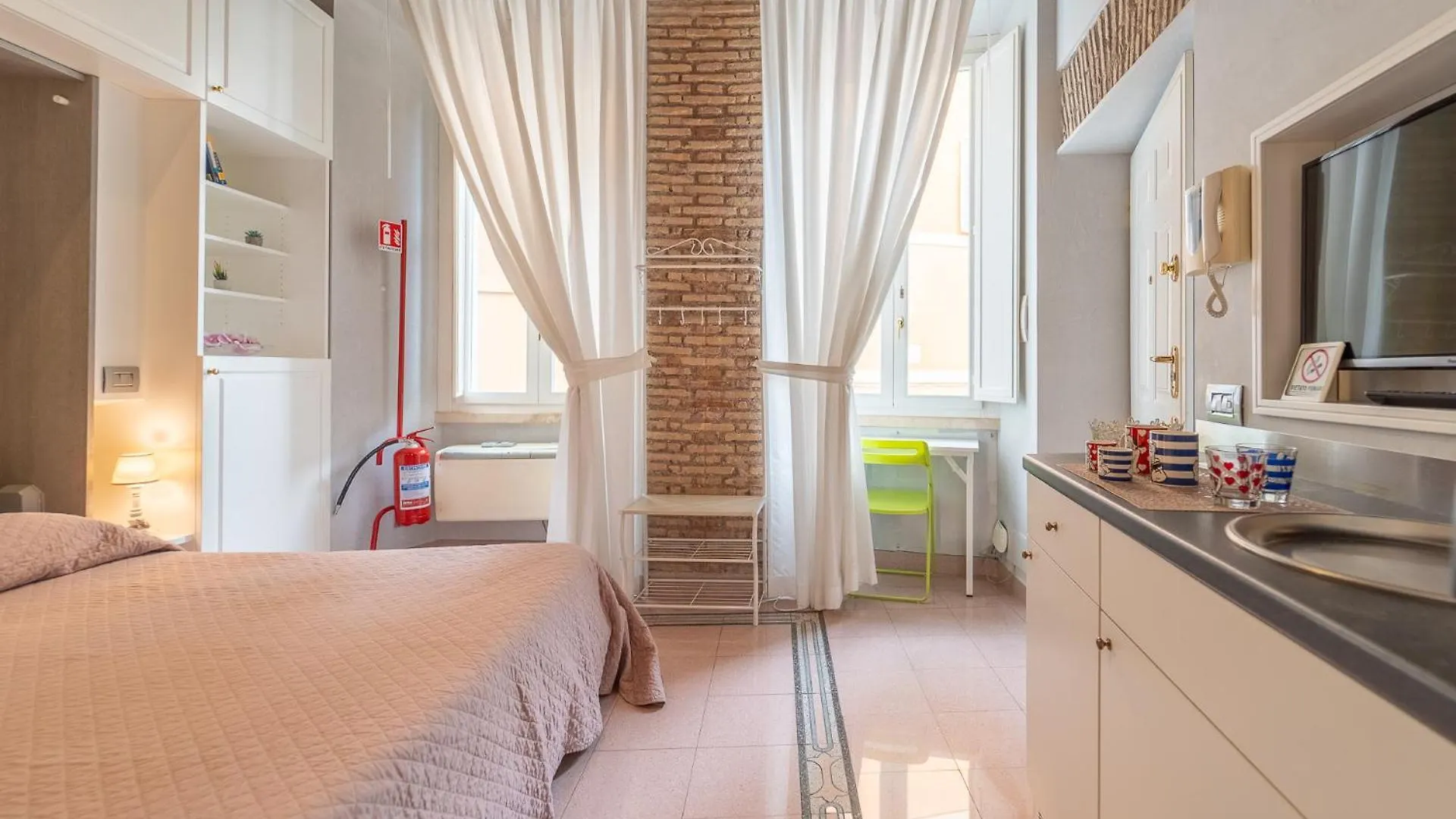 Apartment Secret Studio Retreat In The Heart Of The Ghetto By Houseeds Rome Italy